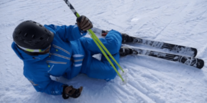 3 Correct Ways to Get up After Falling on Skis